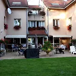 Hotel Acacia Nancy Sud Lunéville 2*