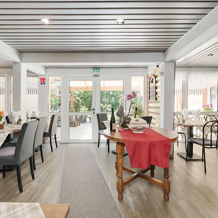 Acacia Nancy Sud Luneville 2*