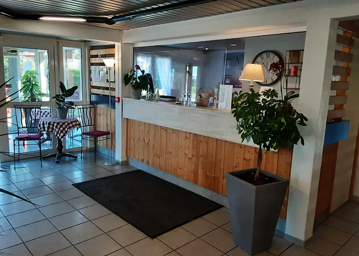 Acacia Nancy Sud Luneville Hotel 2*