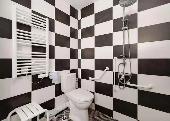 Acacia Nancy Sud Luneville Hotel 2*