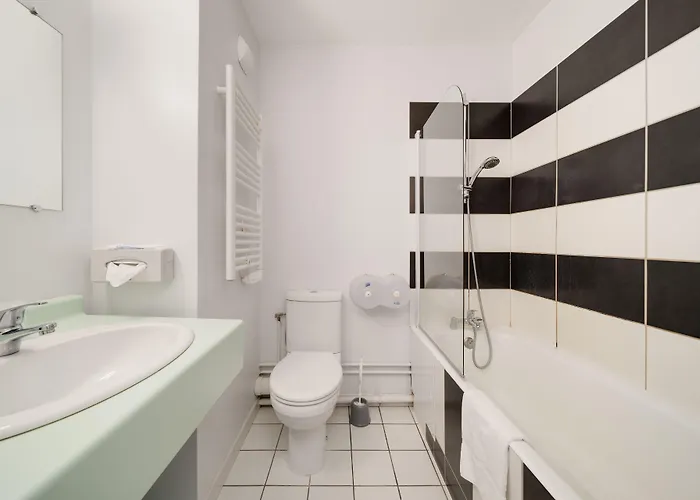 Acacia Nancy Sud Luneville Hotel 2*